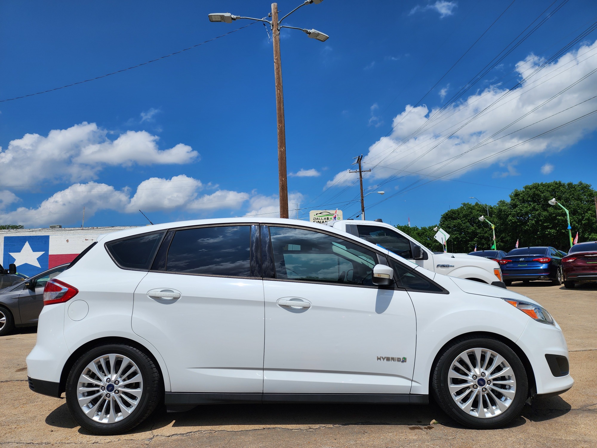 2018 DIAMOND WHITE Ford C-Max Hybrid SE (1FADP5AU8JL) with an 2.0L L4 DOHC 16V HYBRID engine, CVT transmission, located at 2660 S.Garland Avenue, Garland, TX, 75041, (469) 298-3118, 32.885551, -96.655602 - Welcome to DallasAutos4Less, one of the Premier BUY HERE PAY HERE Dealers in the North Dallas Area. We specialize in financing to people with NO CREDIT or BAD CREDIT. We need proof of income, proof of residence, and a ID. Come buy your new car from us today!! This is a Super Clean 2018 FORD C-MAX - Photo #2